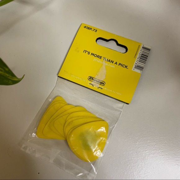 Dunlap Tortex Standard .73mm Guitar Pick Yellow, Pack of 12 New - Picture 6 of 8